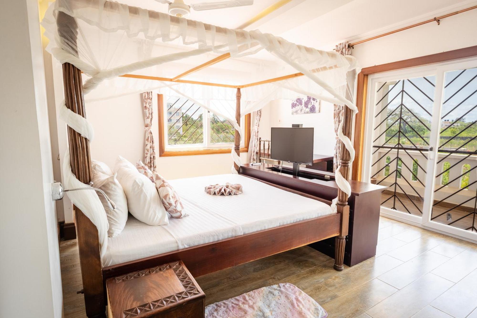 Queens Chateau Boutique Villa Diani Beach Zewnętrze zdjęcie
